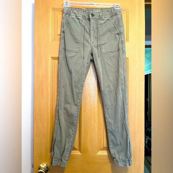 American Eagle Green Super Stretch High Waisted Ankle Zip Jogger - Picture 1 of 10